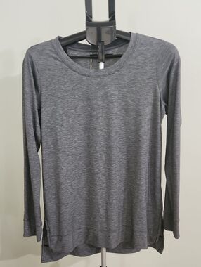 NWOT Patagonia Womens Glorya Side Slit Tunic In Heather Gray. Size Medium.